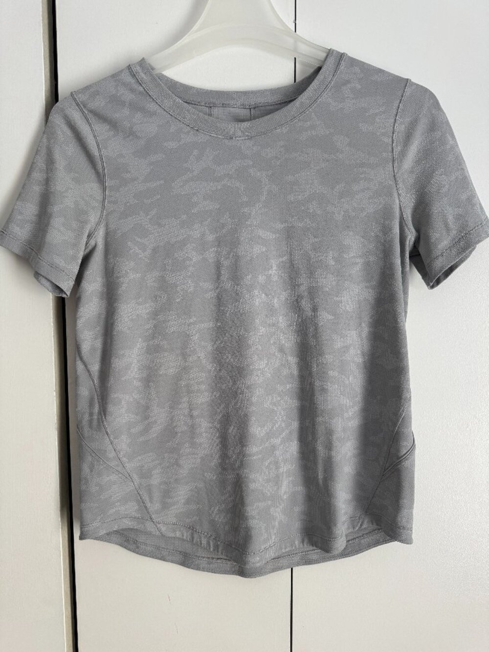 Lululemon Gray Camo Short Sleeve Shirt Women's Medium Athletic Tee